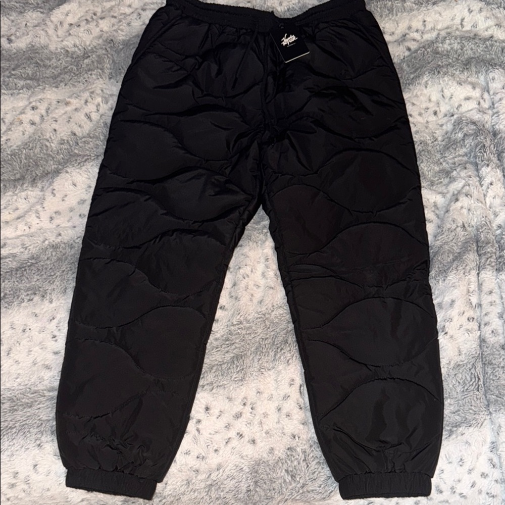 Men’s or Women’s Vandy The Pink Baggy Black Puffer Pants. BNWT, Men’s size Med.
